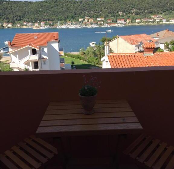 اتاق استاندارد با بالکن و چشم‌انداز دریا, Guesthouse Tariba