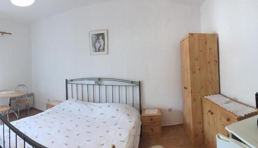 اتاق استاندارد با بالکن و چشم‌انداز دریا, Guesthouse Tariba