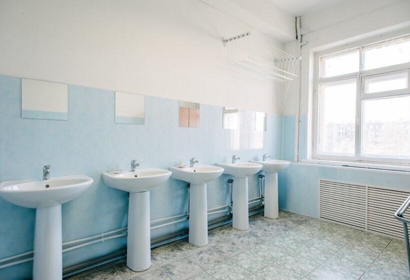 스탠다드 트리플 룸, Zvezda Hostel