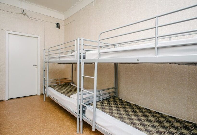4인용 스탠다드 룸, Zvezda Hostel