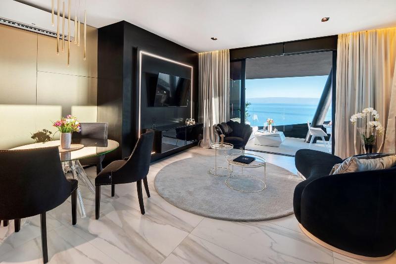 Deluxe Suite Sea View, Posh Residence Luxury Suites
