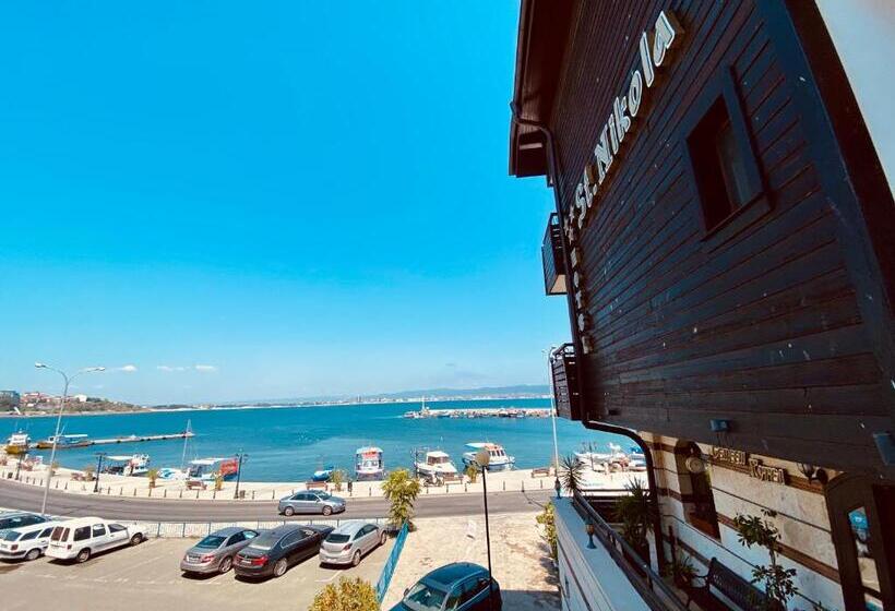 Quarto Standard Vista Mar Lateral com Sacada, Family Hotel Saint Nikola