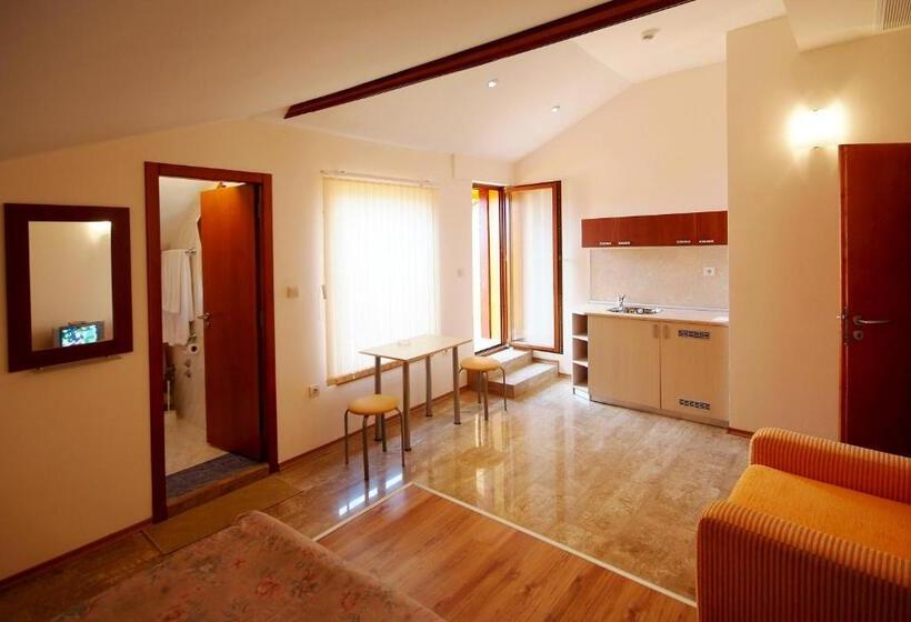 Номер Стандарт в Мансарде, Family Hotel Saint Nikola