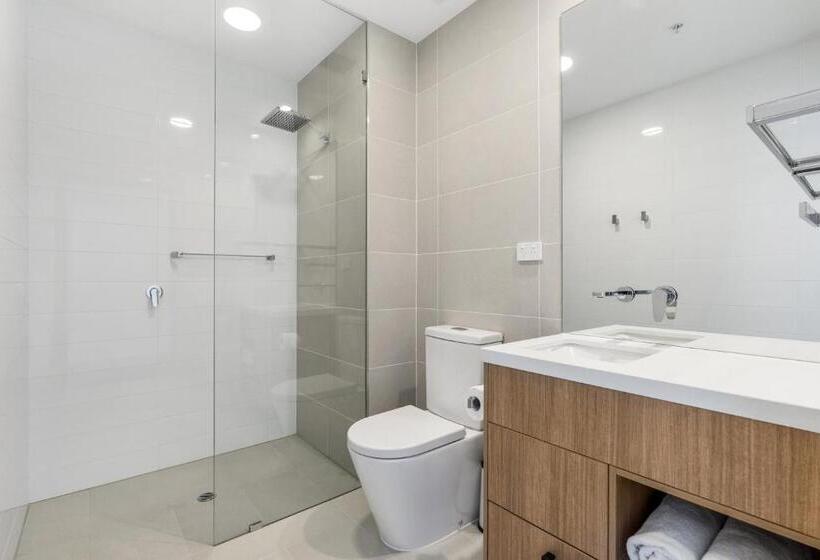 스탠다드 스튜디오 도시 전망, Essence Suites Taringa