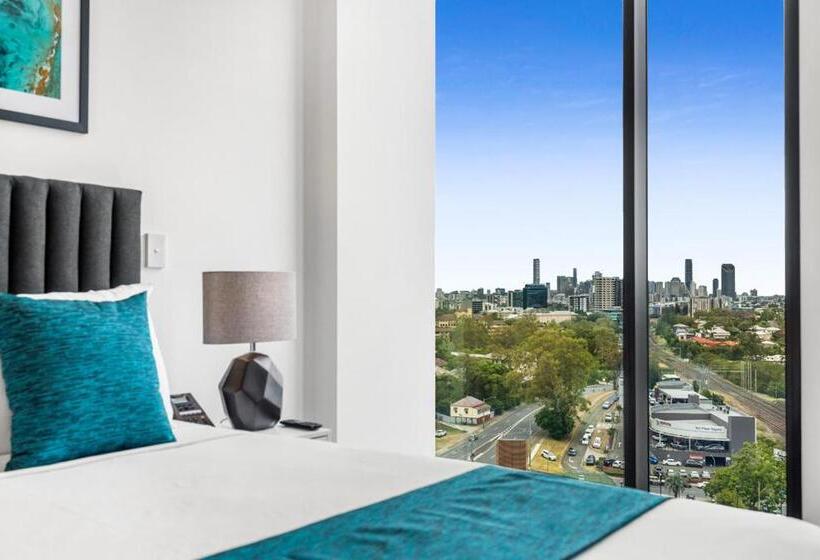 스탠다드 스튜디오 도시 전망, Essence Suites Taringa
