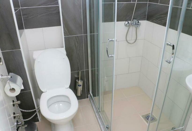 Standard Triple Room, Old Konak