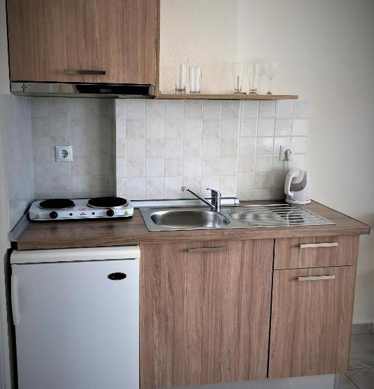 Номер Стандарт, Brother's House