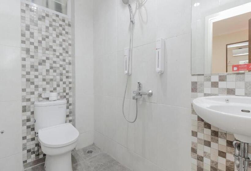 Номер Deluxe, Reddoorz Plus @ Thamrin