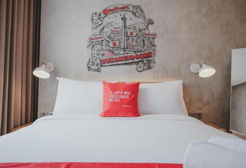 Номер Deluxe, Reddoorz Plus @ Thamrin