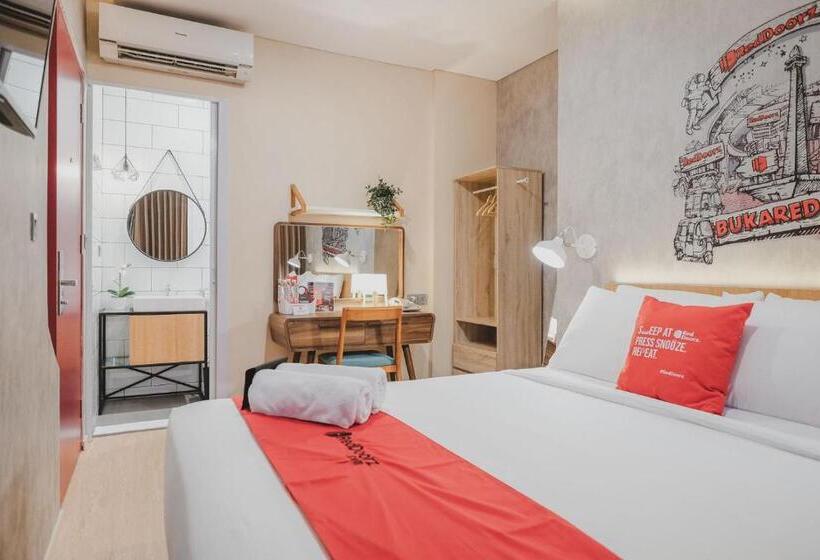 Номер Deluxe, Reddoorz Plus @ Thamrin