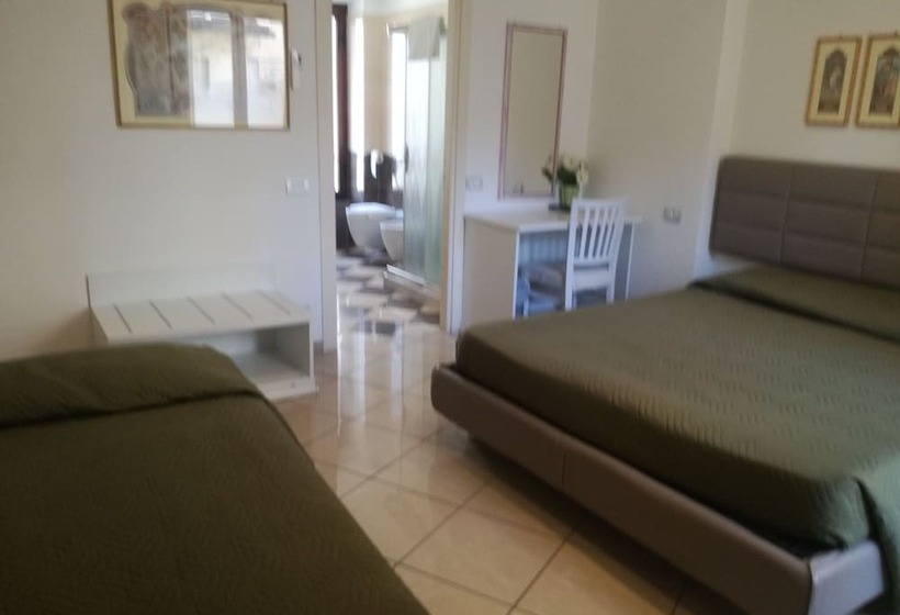 اتاق استاندارد سه نفره, Camollia Suites
