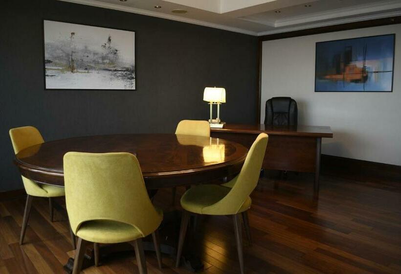 이그제큐티브 스위트 킹침대, Radisson Montevideo Victoria Plaza