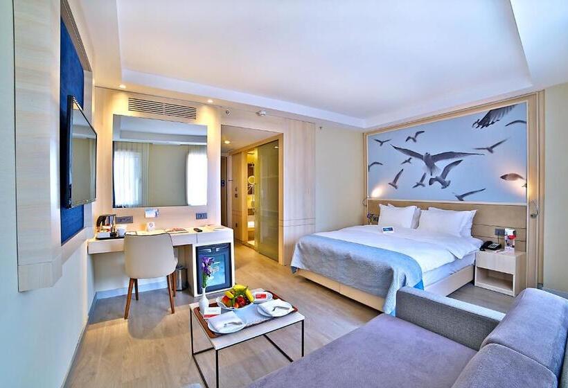 اتاق اجرایی با تخت بزرگ, Ramada By Wyndham Istanbul Old City