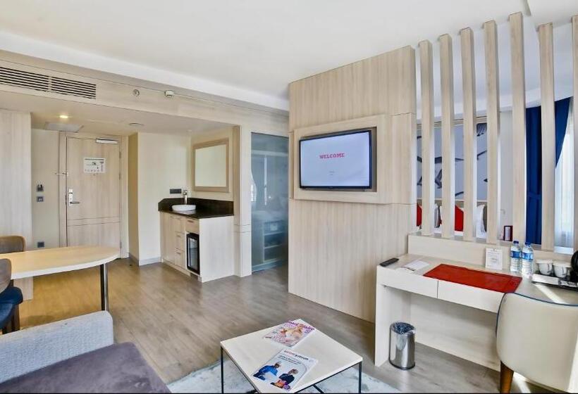 سوئیت جونیور با تخت بزرگ, Ramada By Wyndham Istanbul Old City
