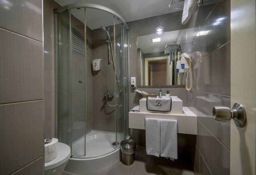 Quarto Triplo Estandar, The New Hotel Zeybek
