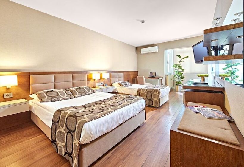 Quarto Triplo Estandar, The New Hotel Zeybek