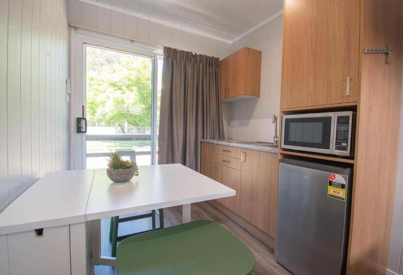 Номер Стандарт с Балконом, Gundagai Tourist Suites
