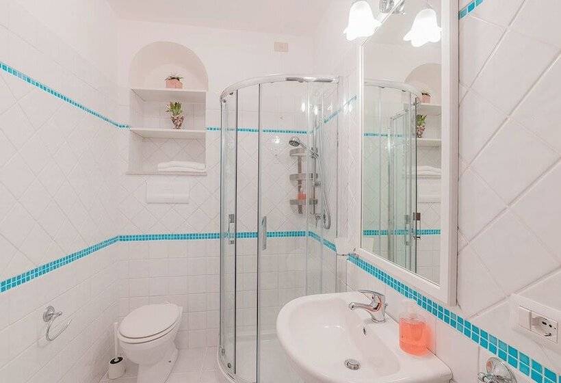 اتاق خانوادگی, Mimi B&b
