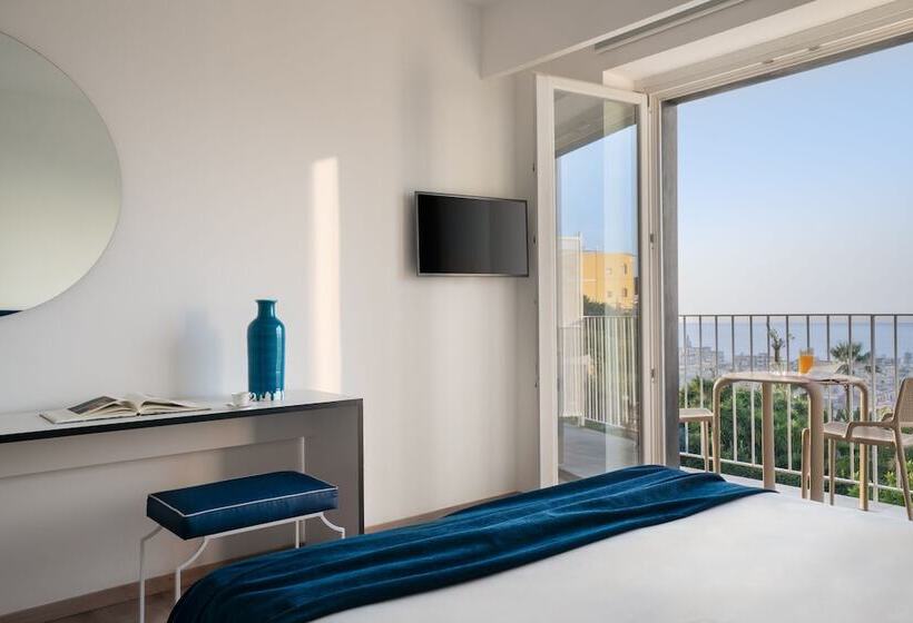 اتاق لوکس با بالکن و چشم‌انداز دریا, Domo 20 Hotel & Rooftop