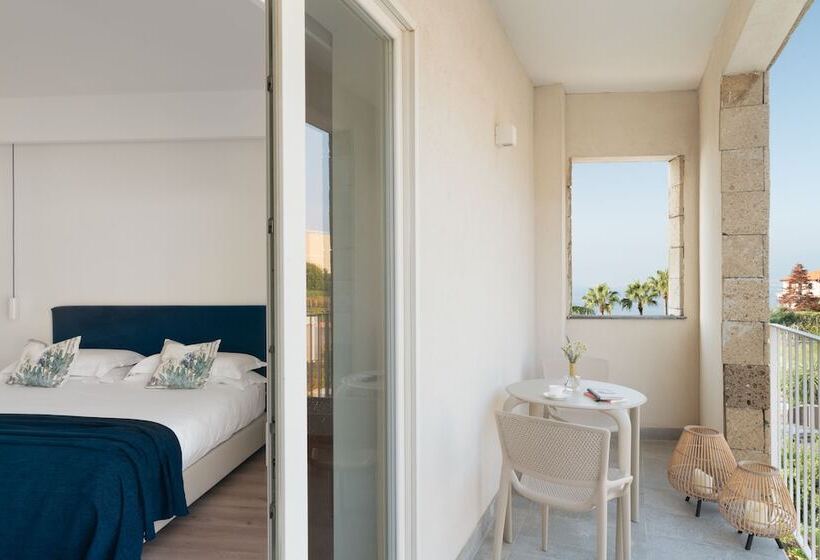 جناح جونيور, Domo 20 Hotel & Rooftop