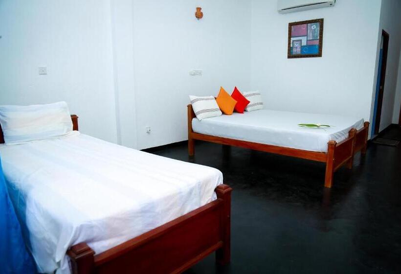 اتاق لوکس با بالکن و چشم‌انداز دریا, Sunray Beach House