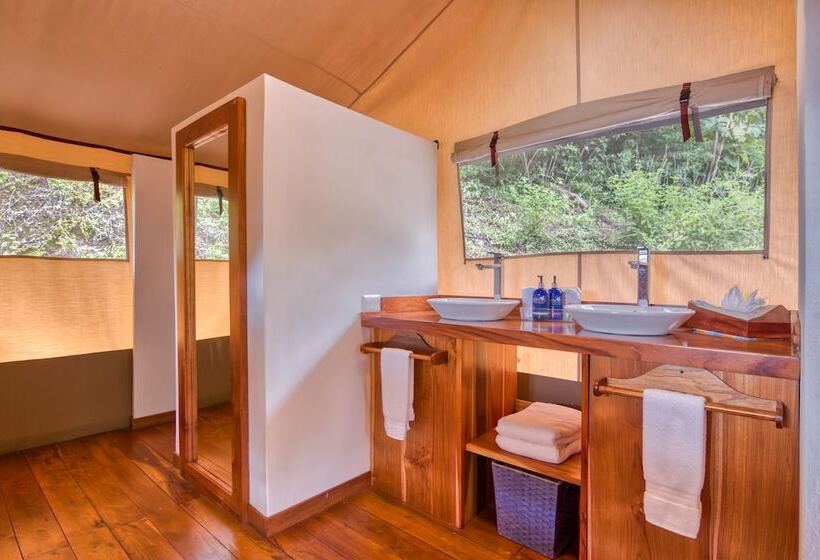 چادر با خدمات رفاهی ممتاز, Isla Chiquita Glamping