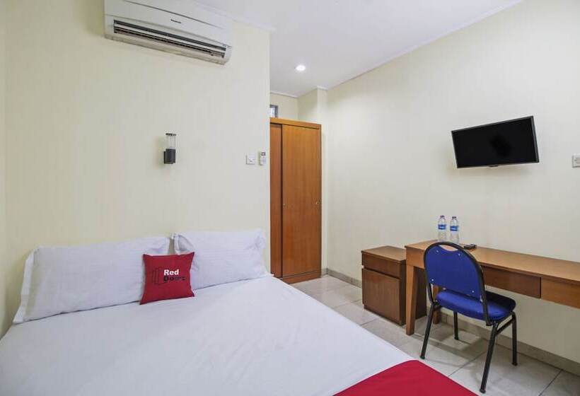 Номер Стандарт, Reddoorz Plus Near Ciputra World Kuningan 2