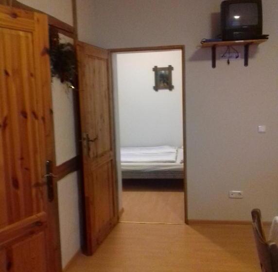 Quarto Estandar, Dom Gościnny Gerus