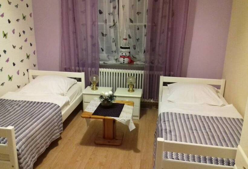 Quarto Estandar, Dom Gościnny Gerus