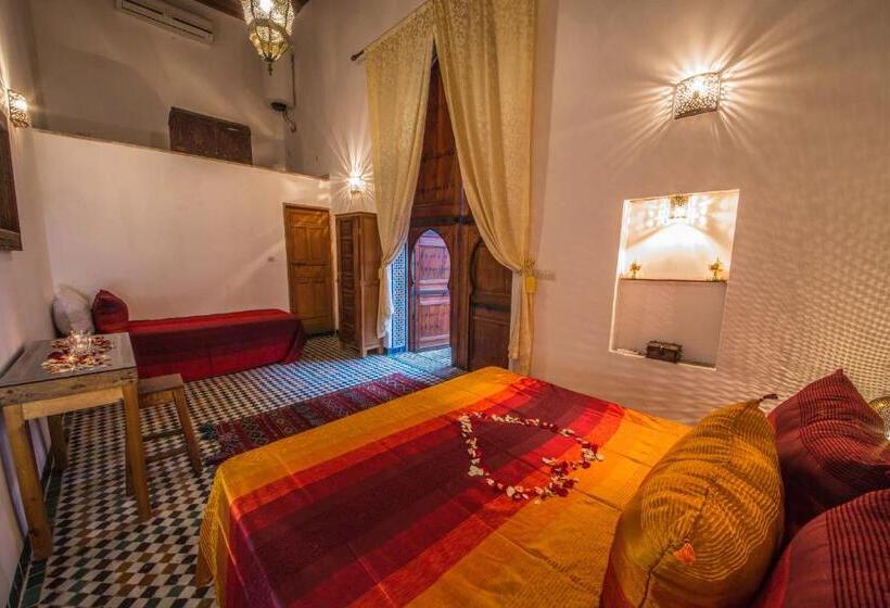 اتاق استاندارد چهار تخته, Riad Gzira Fez