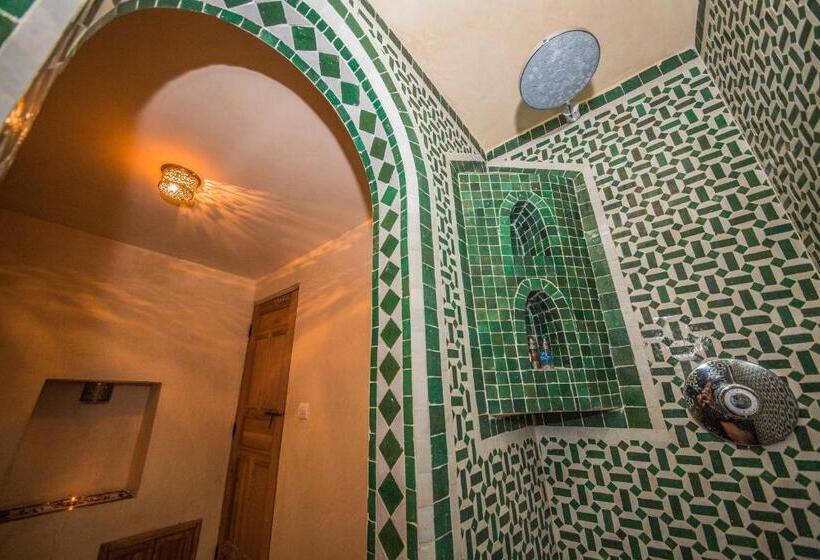 اتاق استاندارد سه نفره, Riad Gzira Fez