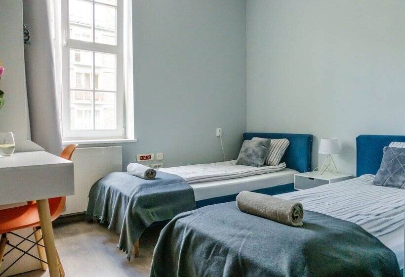 اتاق استاندارد, Trip & Hostel