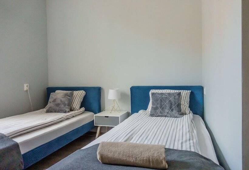 اتاق استاندارد, Trip & Hostel