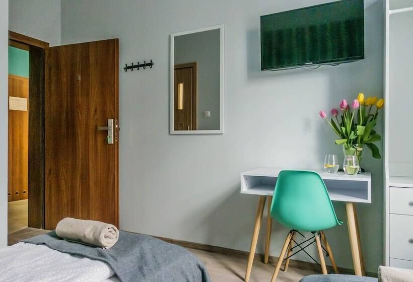 اتاق استاندارد, Trip & Hostel