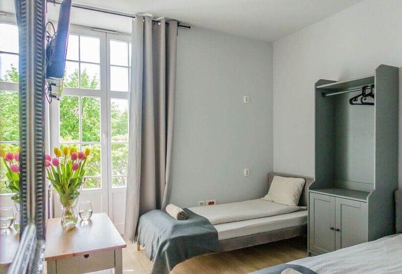 اتاق استاندارد, Trip & Hostel