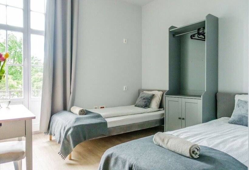 اتاق استاندارد, Trip & Hostel