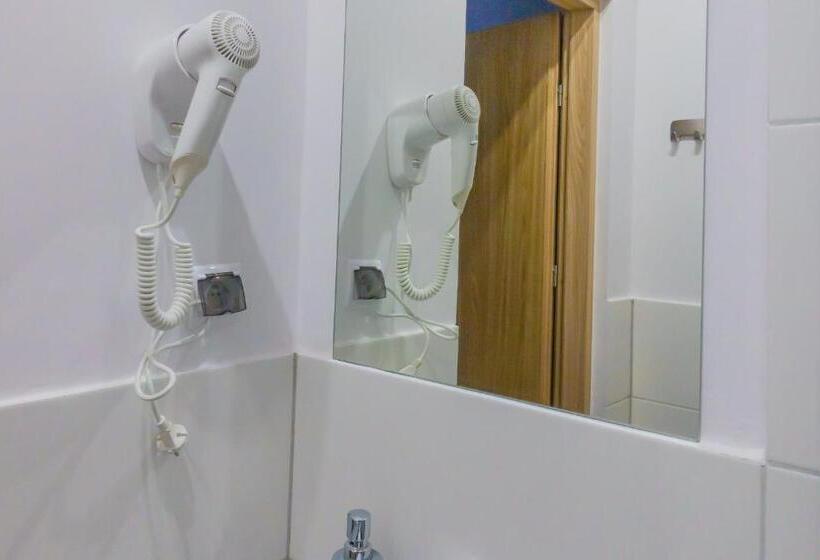 اتاق استاندارد, Trip & Hostel