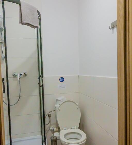 اتاق استاندارد, Trip & Hostel