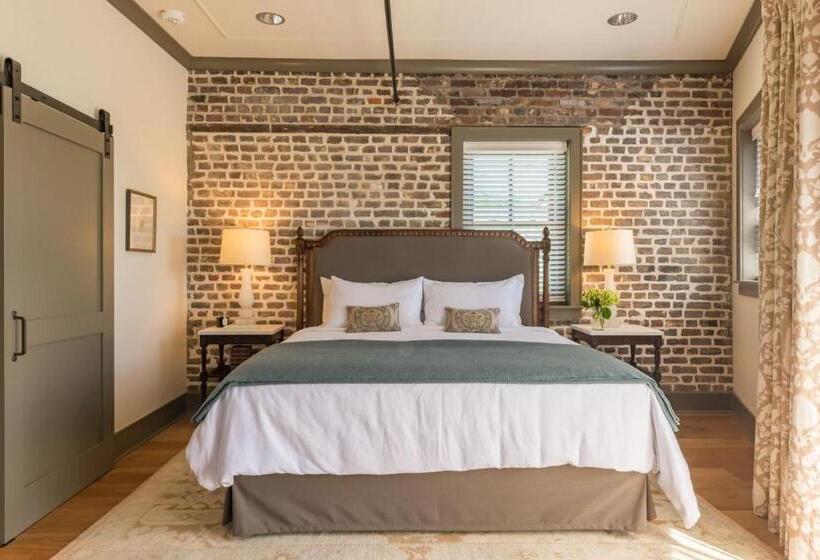 جناح سرير كينج, Andrew Pinckney Inn