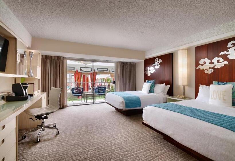 Номер Стандарт Вид на Бассейн, Atrium Hotel Orange County