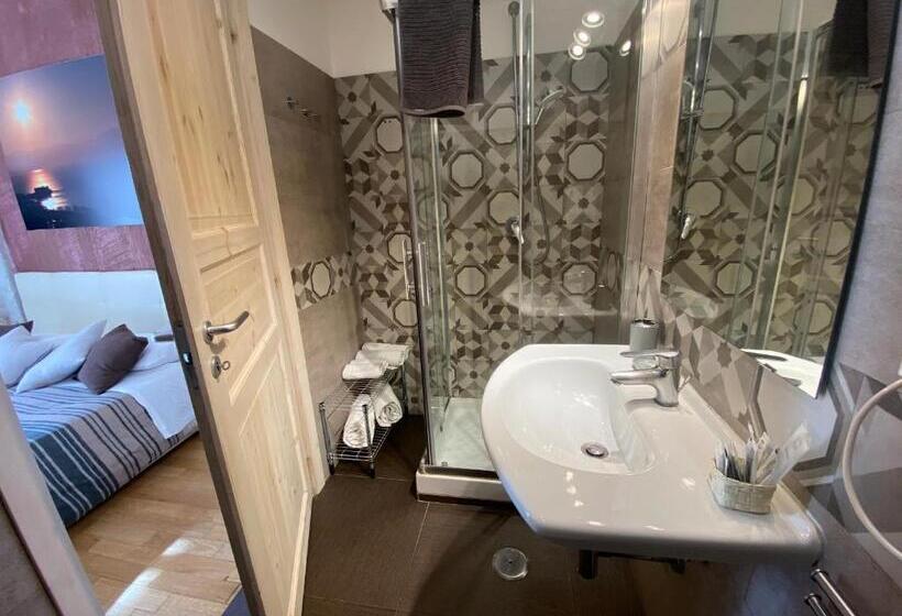 اتاق استاندارد سه نفره, Corso 211 Beds & Suites