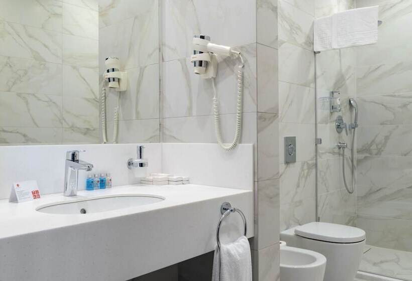 اتاق سوپریور سه تخته, Azimut Hotel Kyzyl