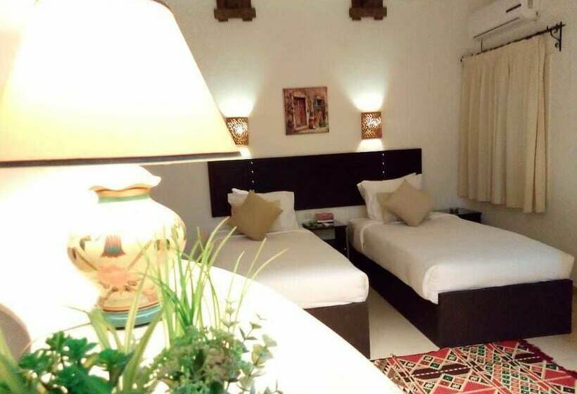 اتاق ساده سه‌ نفره, Ios Village