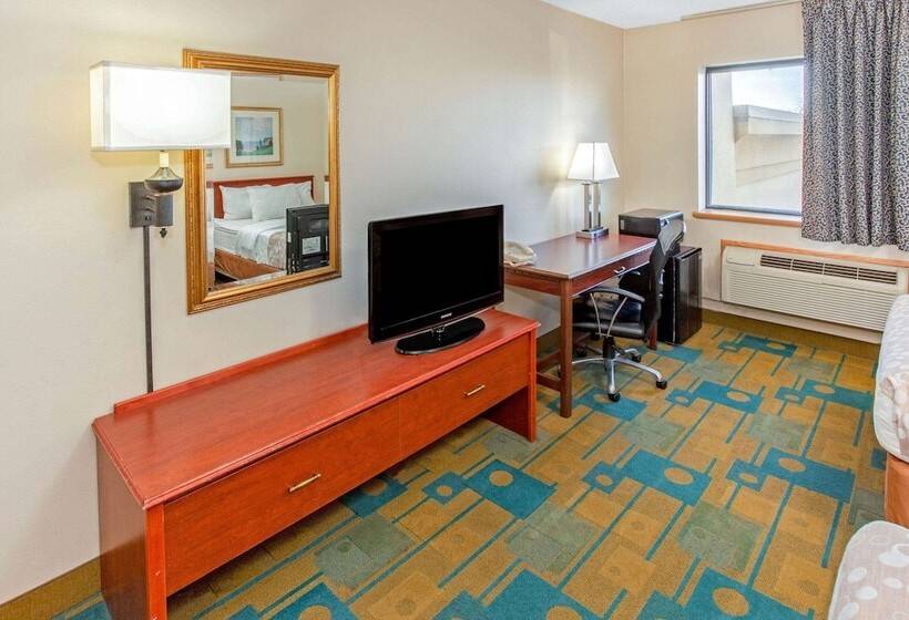 Президентский Люкс, La Quinta Inn By Wyndham Milwaukee Airport / Oak Creek