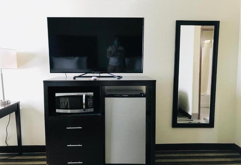 اتاق استاندارد با تخت بزرگ برای معلولان, Quality Inn & Suites