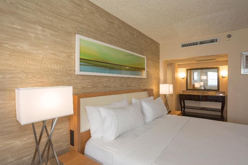 חדר סטנדרט עם מיטת קינג, Holiday Inn Miami Beachoceanfront, An Ihg