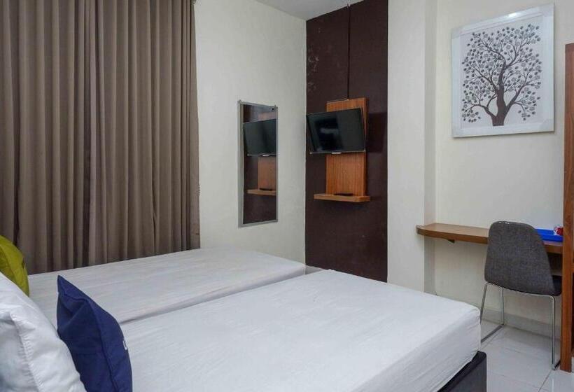 Номер Deluxe, Reddoorz Near Rsud Margono Purwokerto 3