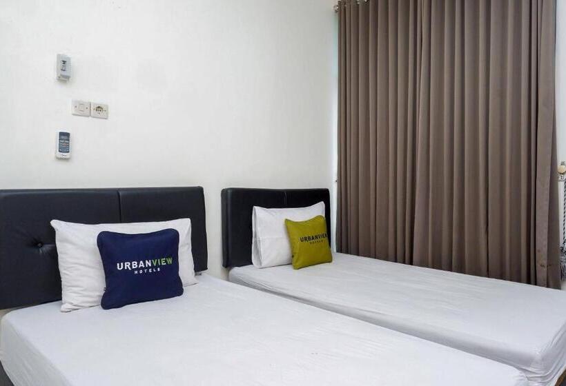 Номер Deluxe, Reddoorz Near Rsud Margono Purwokerto 3