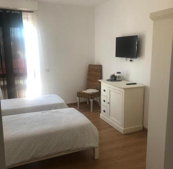 اتاق لوکس, A Casa Di Titty