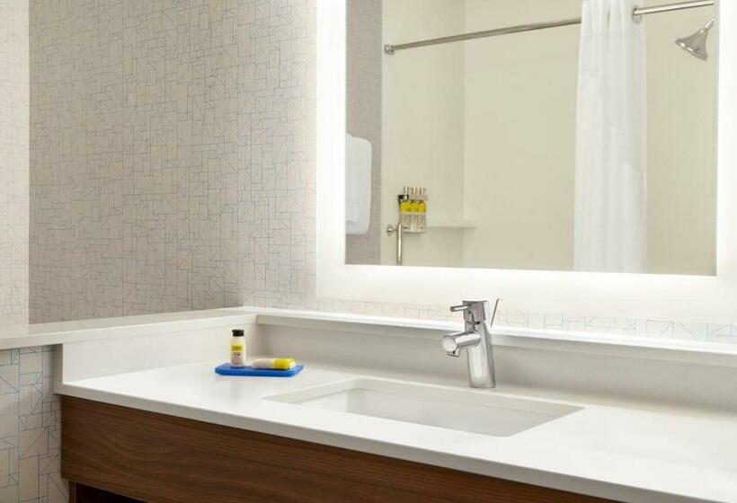 Люкс, Holiday Inn Express & Suites   Beaver Dam, An Ihg